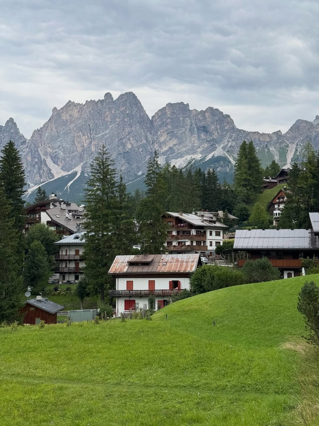 Photo by 여행자 Jay | 제2의 세상 on March 27, 2026. May be an image of the Tre Cime di Lavaredo and text.