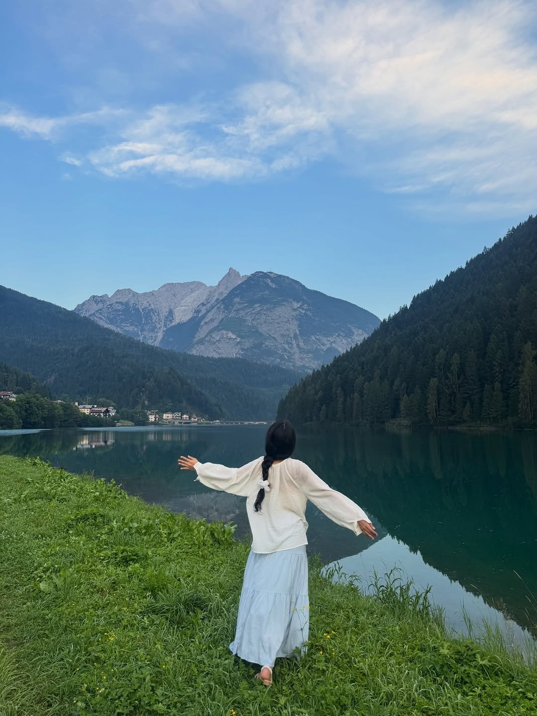 Photo by 여행자 Jay | 제2의 세상 on March 20, 2026. May be an image of lake and text.