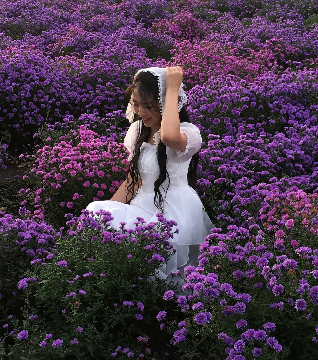 Photo by 여행자 Jay | 제2의 세상 on October 20, 2025. May be an image of flower and text.