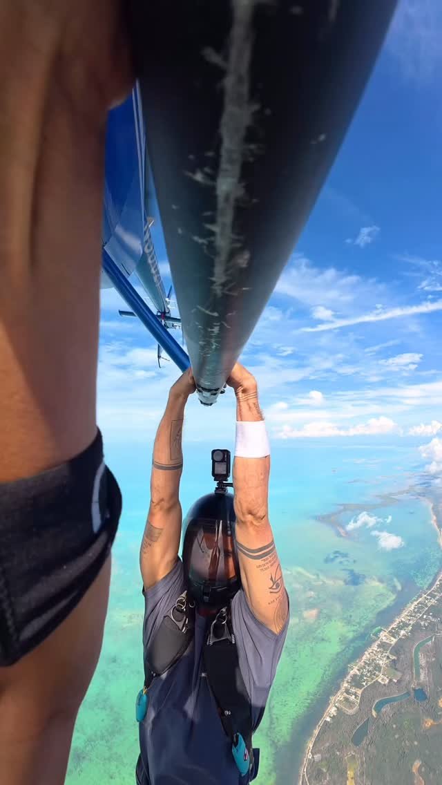 jayalvarrez 게시물 이미지: Sweaty palms 26,000 feet above sea level with...
