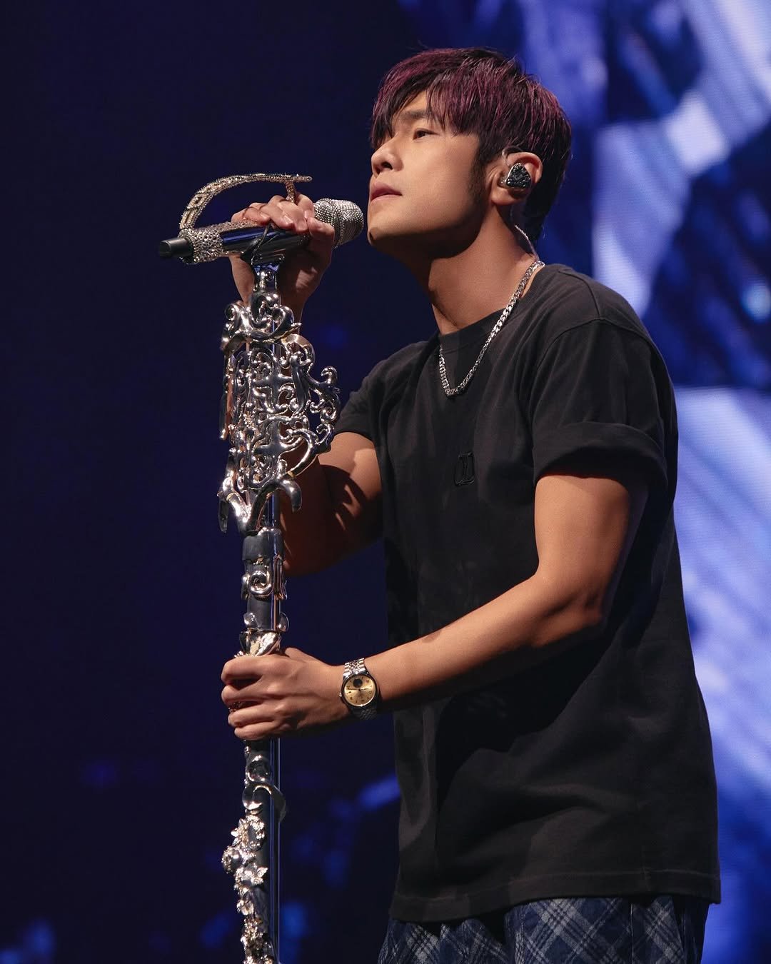 Photo by Jay Chou 周杰倫 on September 27, 2025. May be an image of 1 person, bangs, flute, clarinet, saxophone, top, concert and text.