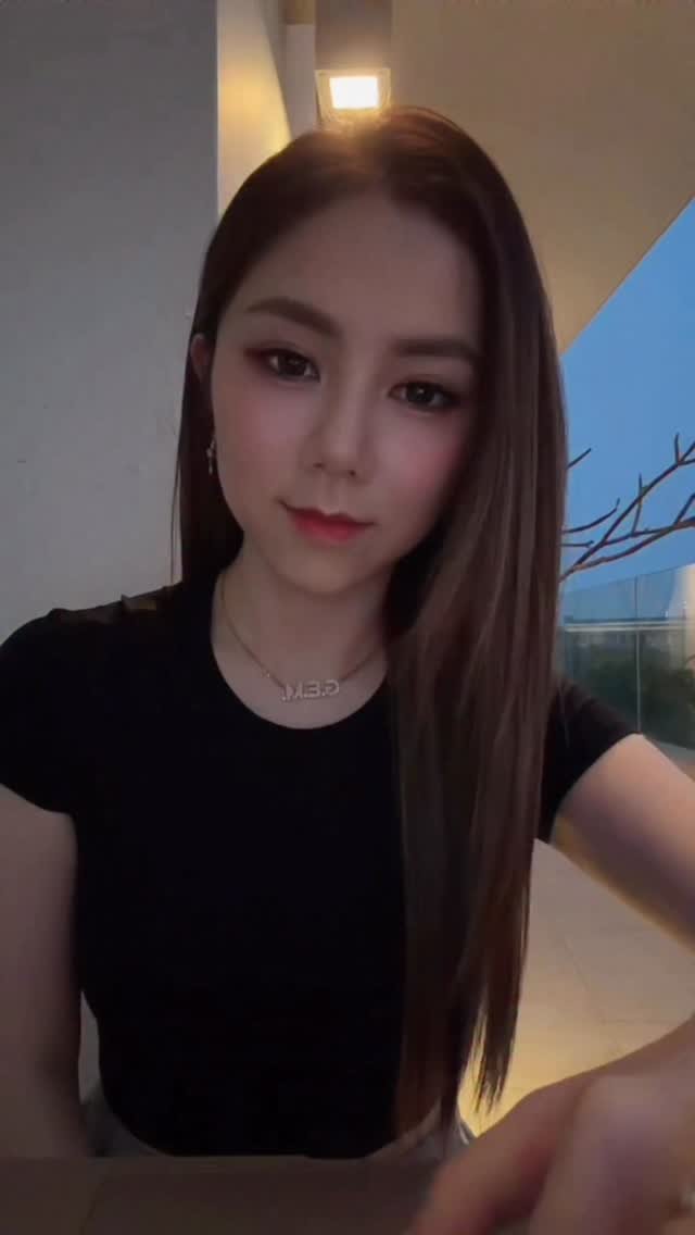 jaychou 게시물 이미지: 我本身愛琴又愛海，那不就是”愛琴海”？🤣🤣🤣
《愛琴海》🩷💘💕
原唱： @jaychou...