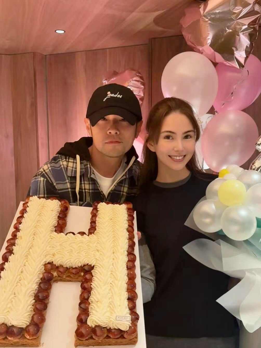 Photo by Jay Chou 周杰倫 on August 13, 2025. May be an image of 2 people, cake, balloon, prairie gentian and text.