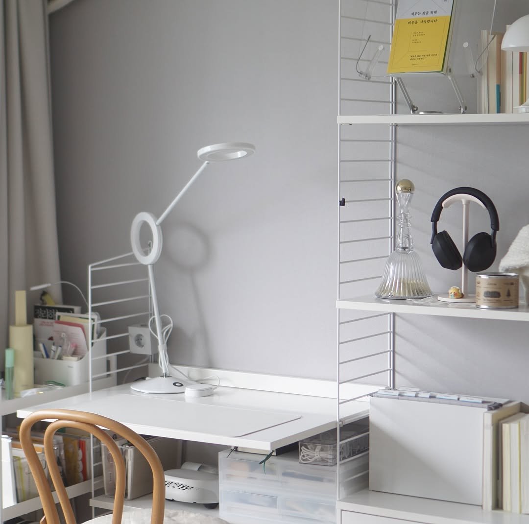 Photo by 해내는살림 제이현. | 시작을 함께해요! on August 15, 2025. May be an image of bureau, desk, rack, office and text.