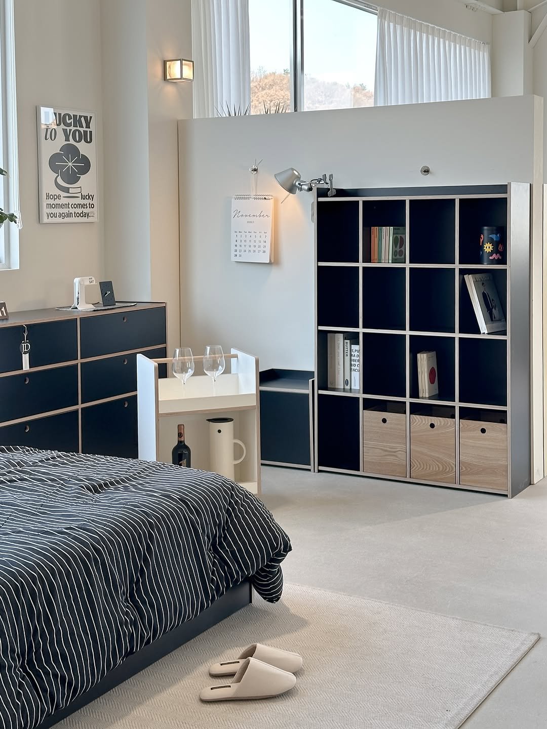 Photo shared by 제이디홈드레싱 | JD홈드레싱 on November 22, 2025 tagging @jdhomedressing. May be an image of furniture, indoors, bedroom, sliding door and text.