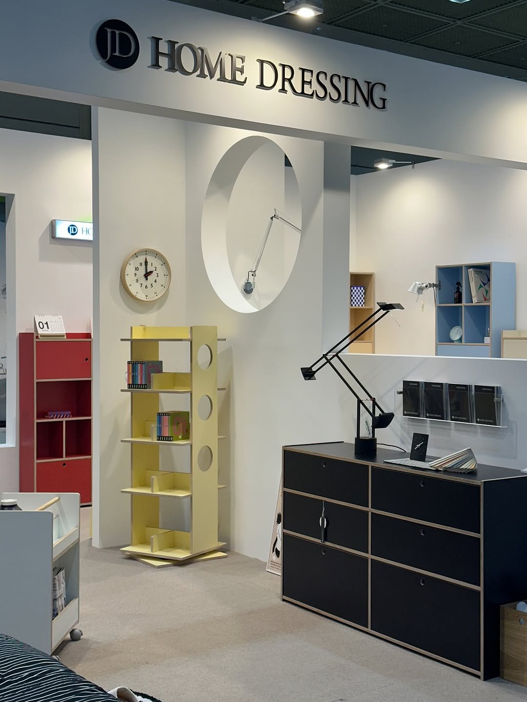 Photo shared by JDhomedressing | 제이디홈드레싱 on December 19, 2025 tagging @jdhomedressing_official. May be an image of rack and text that says 'HOME DRESSING ID H 01 01'.