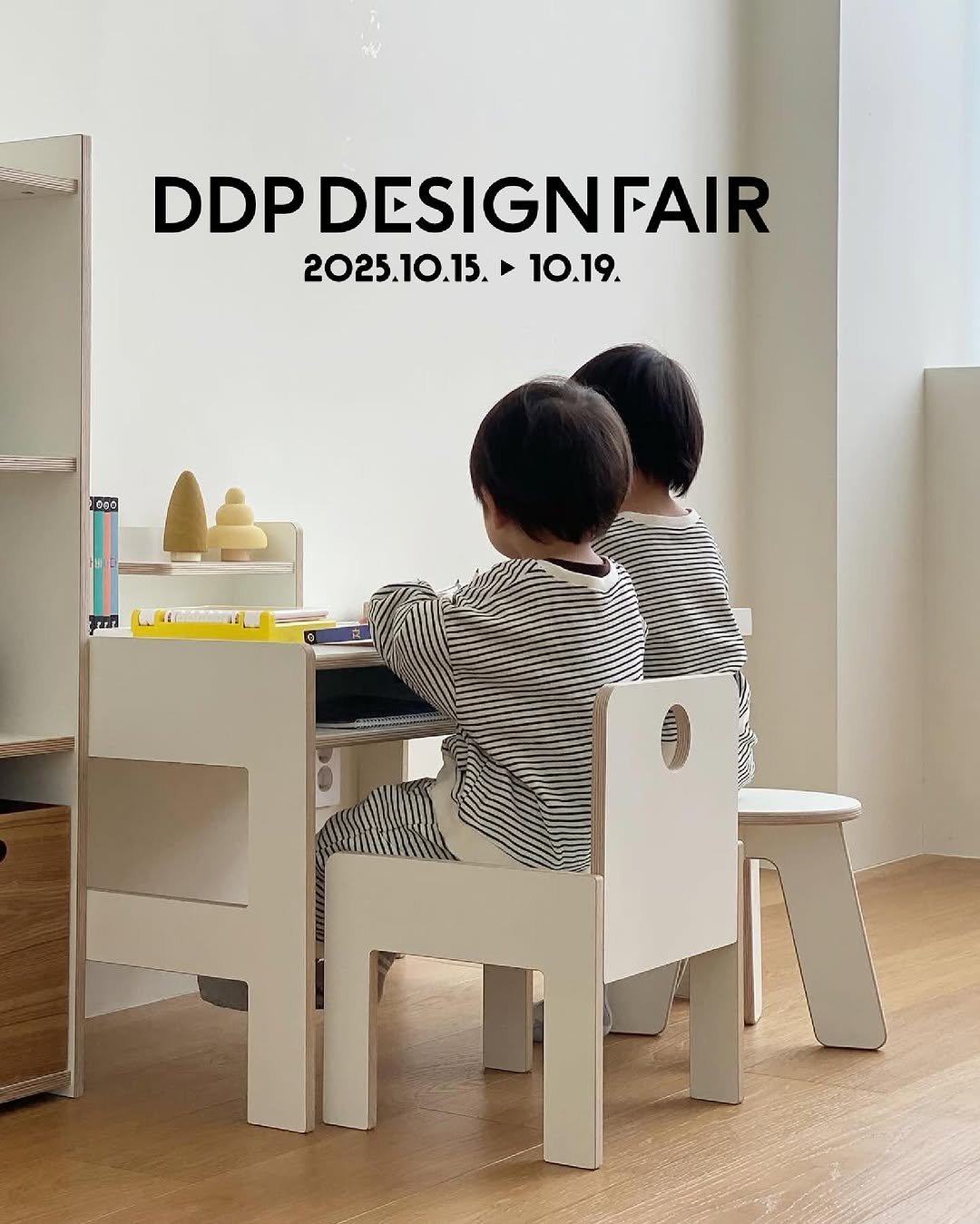 Photo by 제이디홈드레싱 | JD홈드레싱 on September 30, 2025. May be an image of ‎1 person, chair and ‎text that says '‎DDPDESIGNFAIR DDP 2025.10.15. 2025.10.15.10.19. ط 10.19. 2025. 160 L2‎'‎‎.