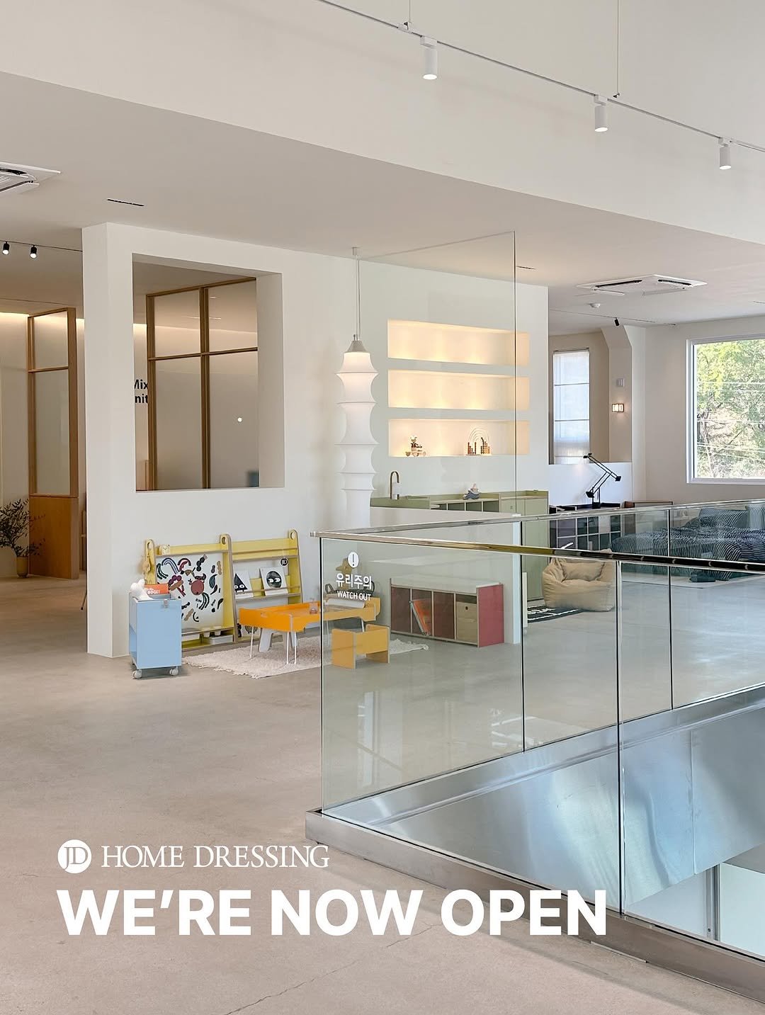 Photo shared by 제이디홈드레싱 | JD홈드레싱 on October 31, 2025 tagging @jdhomedressing. May be an image of lighting, furniture, indoors, sliding door, office and text.