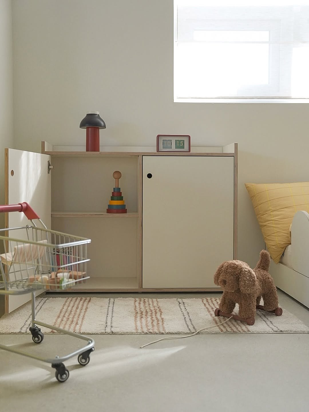 Photo by 제이디홈드레싱 | JD홈드레싱 on February 05, 2026. May be an image of Bedlington terrier, dollhouse, carpet and text.