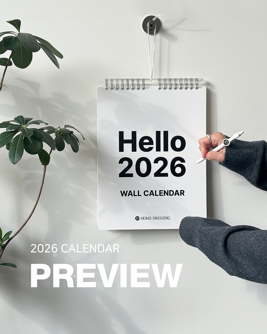 Photo shared by 제이디홈드레싱 | JD홈드레싱 on October 21, 2025 tagging @jdhomedressing. May be an image of calendar, poster, magazine, clipboard and text that says 'Hello 2026 WALL CALENDAR D HOME DRESSING 2026 2026CALENDAR CALENDAR PREVIEW'.