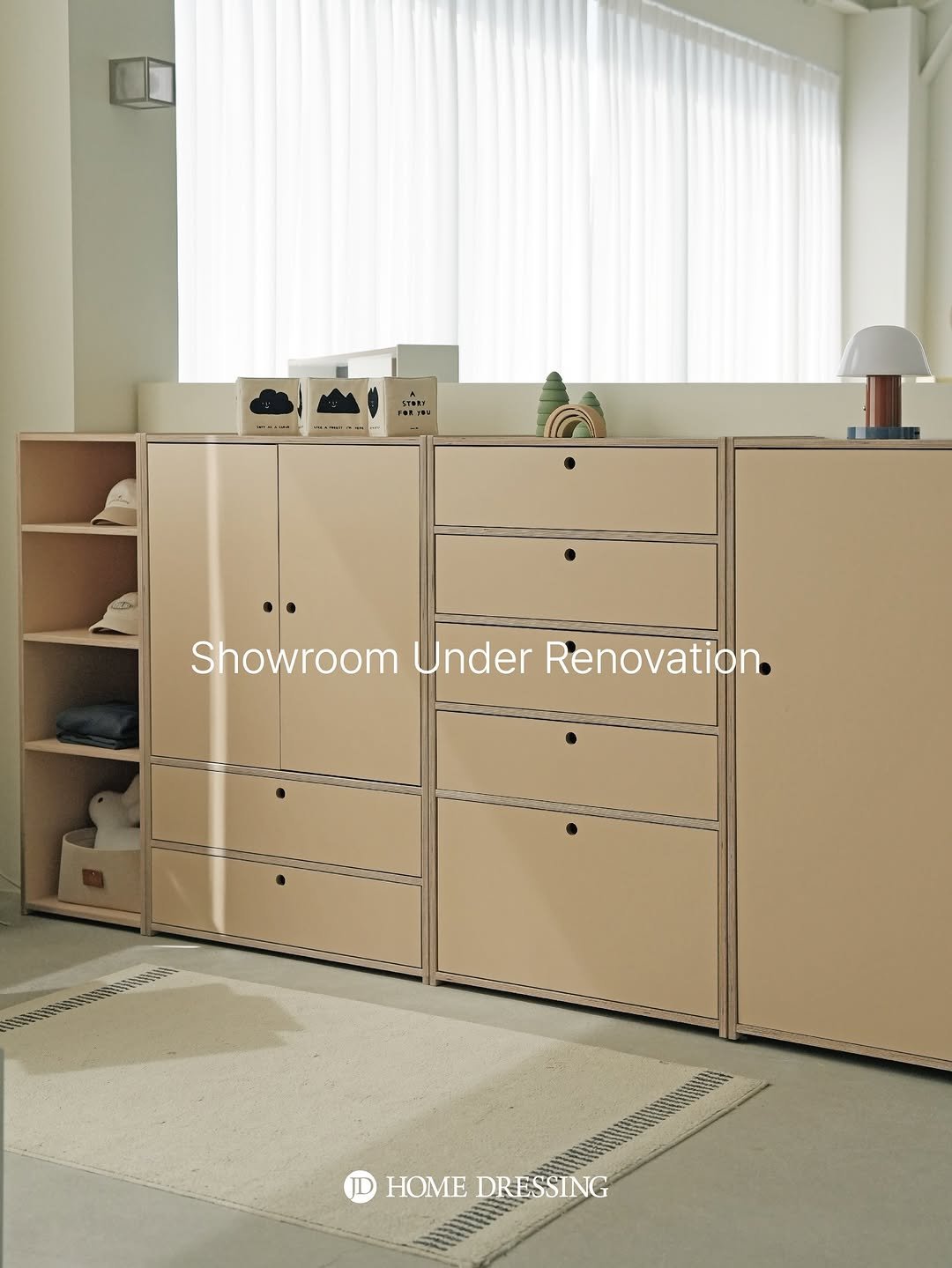 Photo by 제이디홈드레싱 | JD홈드레싱 on April 24, 2026. May be an image of armoire, rack, cabinet, sliding door and text.