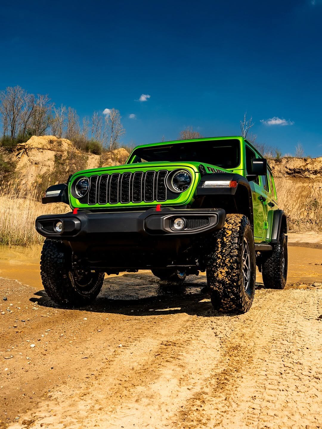 jeep 게시물 이미지: Blue skies + muddy treads = 4x4 heaven 😇👌