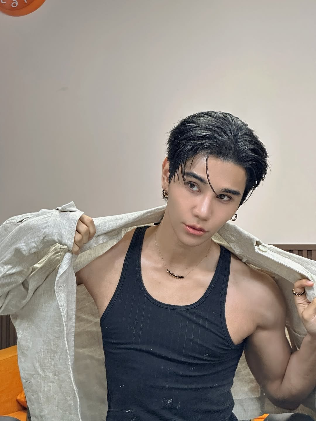 Photo shared by 𝗝 𝗘 𝗙 𝗙   𝗦 𝗔 𝗧 𝗨 𝗥 (罗杰夫) on March 21, 2026 tagging @cartier. May be a selfie of one or more people, biceps, hair, tanktop and text.