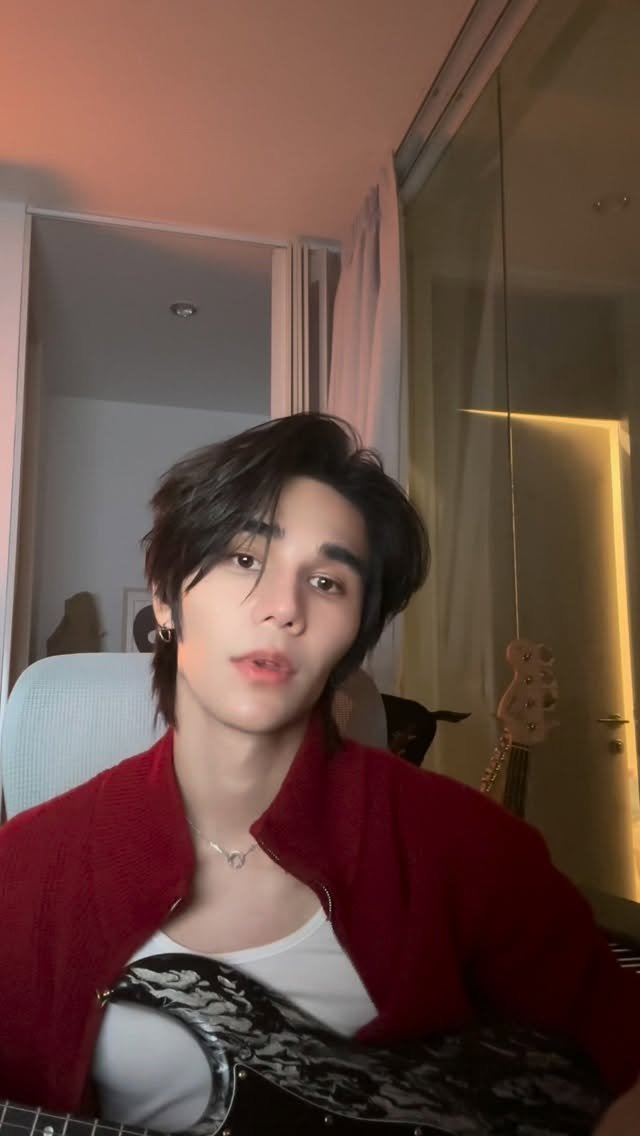 jeffsatur 게시물 이미지: Who did the cold wind bring along? #ของขวัญปีใหม่