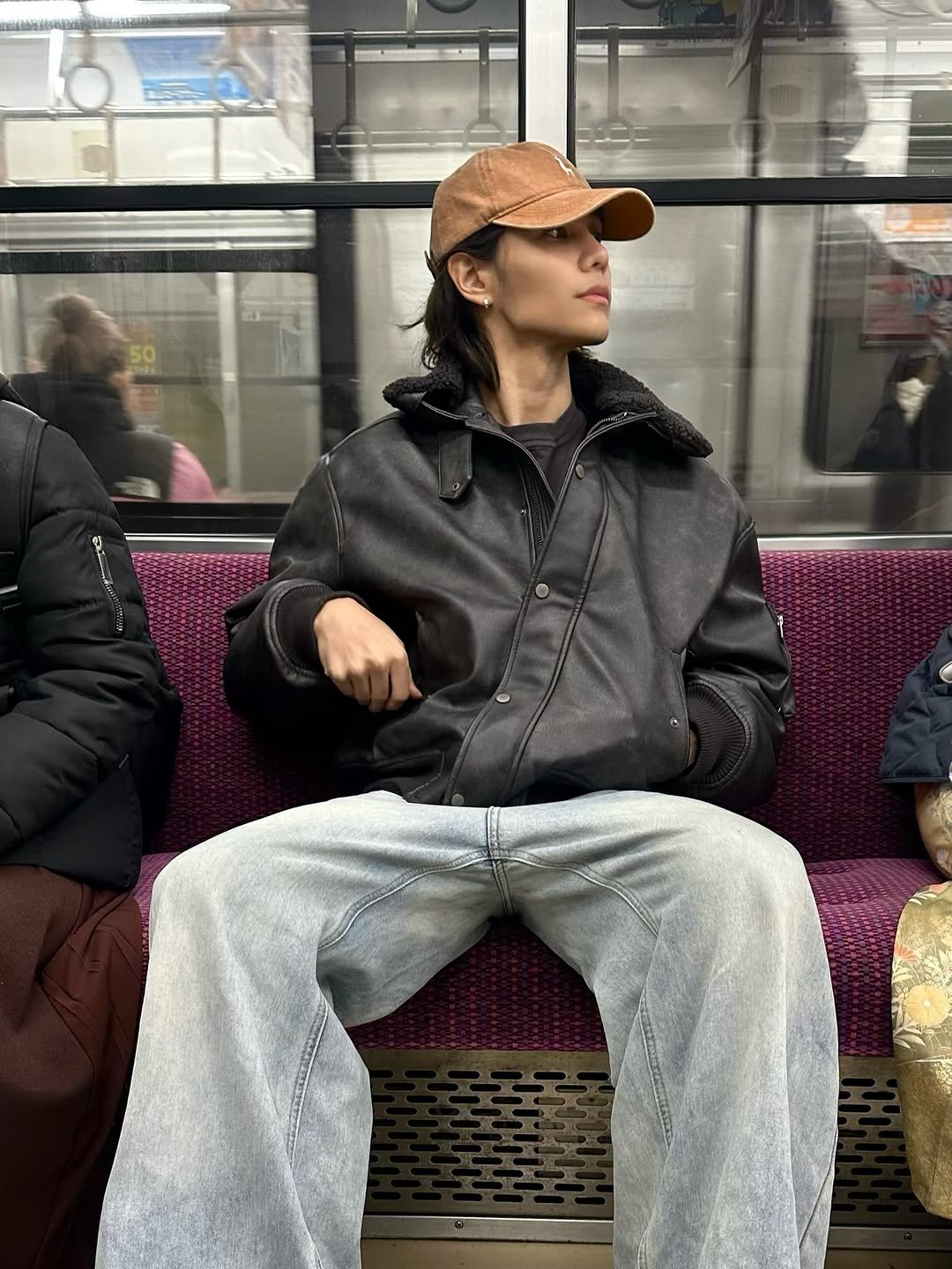 Photo by 𝗝 𝗘 𝗙 𝗙   𝗦 𝗔 𝗧 𝗨 𝗥 (罗杰夫) on December 21, 2025. May be an image of train and text.