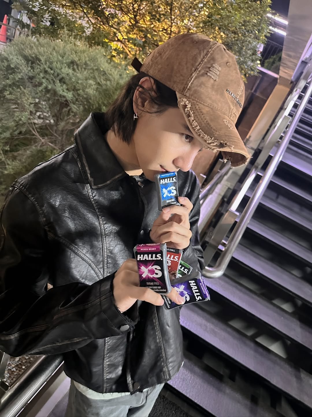 Photo shared by 𝗝 𝗘 𝗙 𝗙   𝗦 𝗔 𝗧 𝗨 𝗥 (罗杰夫) on November 24, 2025 tagging @halls_thailand. May be an image of toy, cigarette and text.