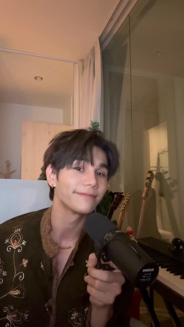 jeffsatur 게시물 이미지: This song is about to haunt me all Christmas...