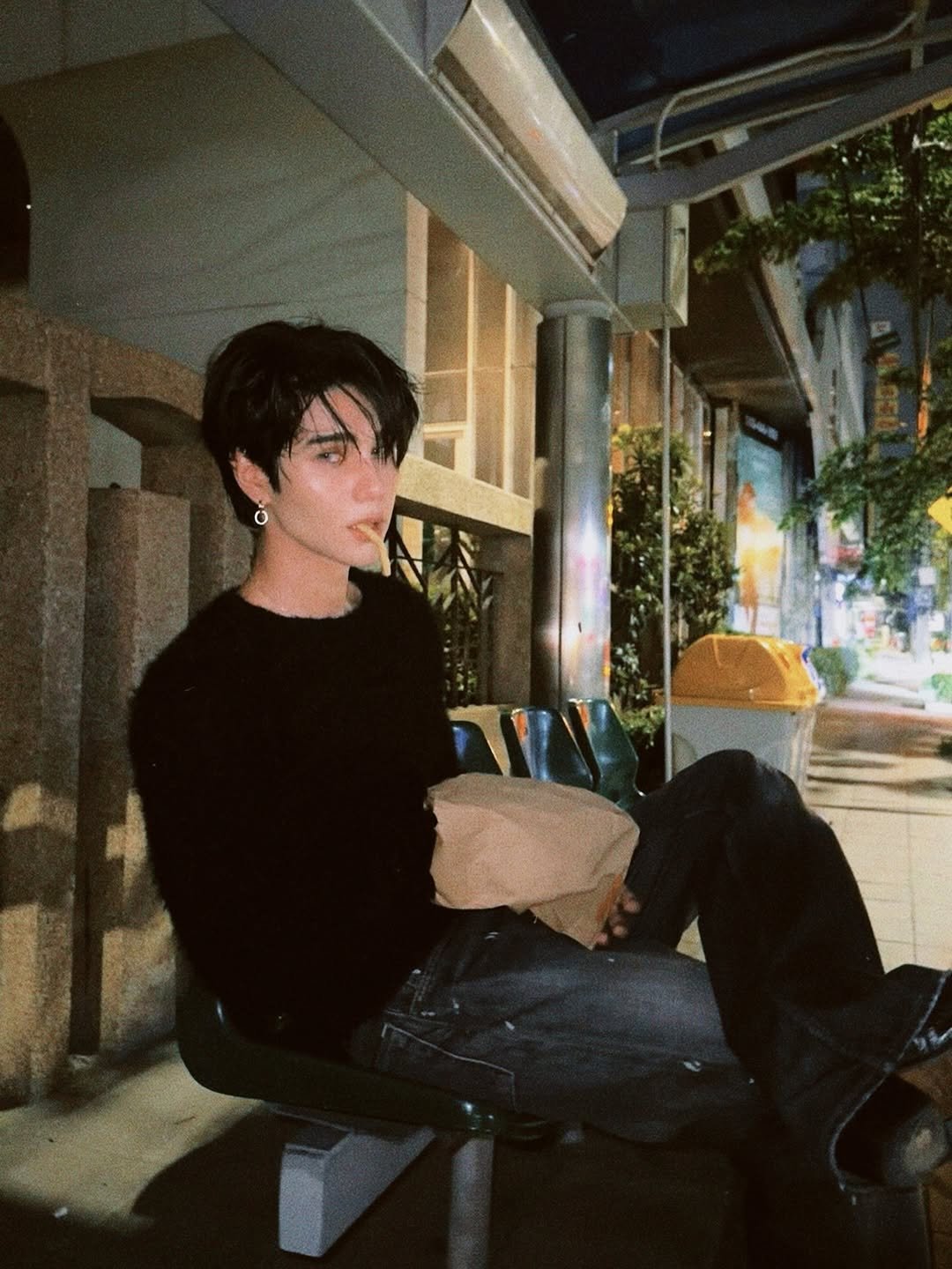 Photo by 𝗝 𝗘 𝗙 𝗙   𝗦 𝗔 𝗧 𝗨 𝗥 (罗杰夫) on April 27, 2026. May be an image of smoking, cigarette, curb and text.