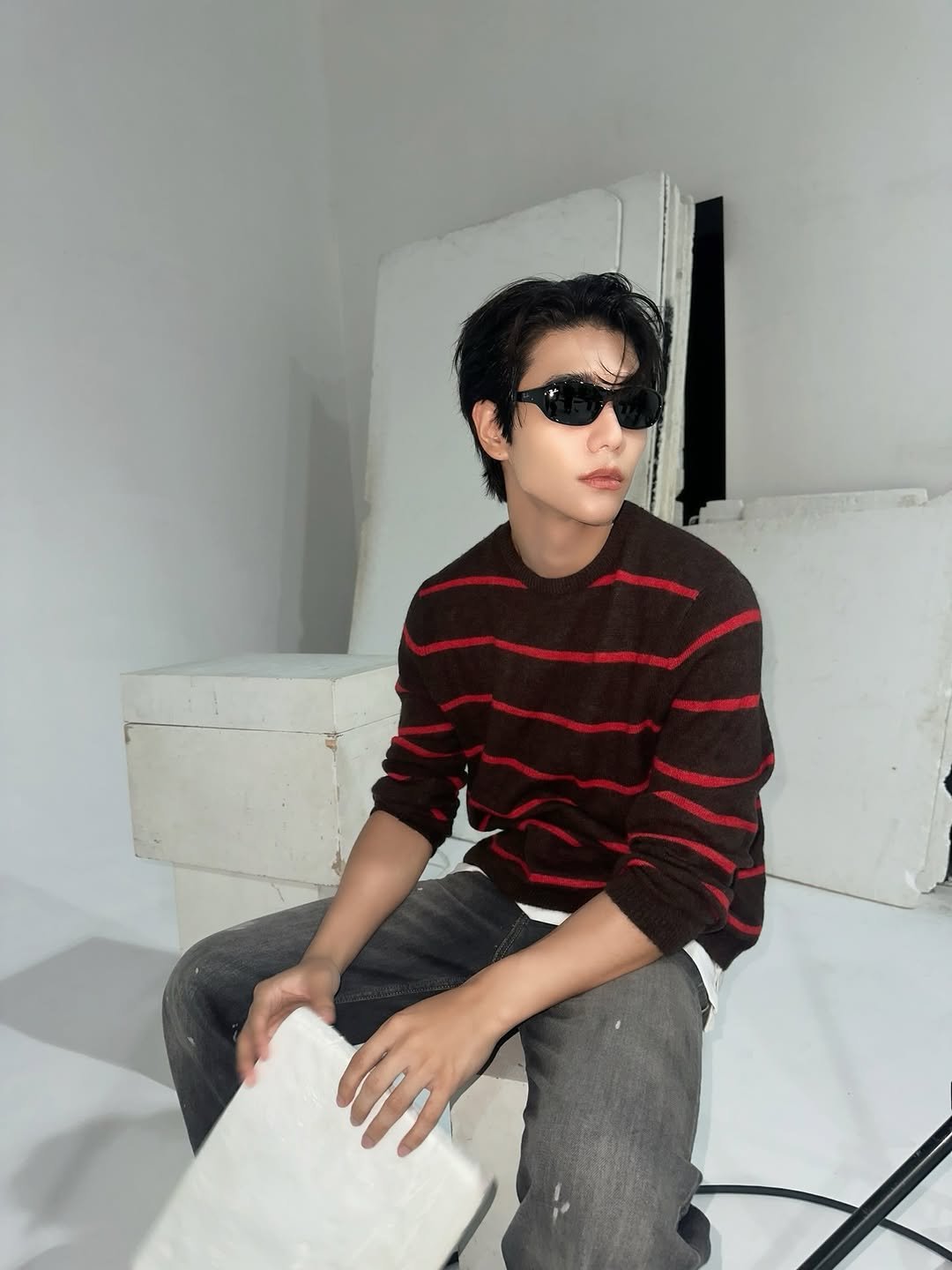 Photo by 𝗝 𝗘 𝗙 𝗙   𝗦 𝗔 𝗧 𝗨 𝗥 (罗杰夫) on April 09, 2026. May be an image of one or more people, hair, sunglasses and text.