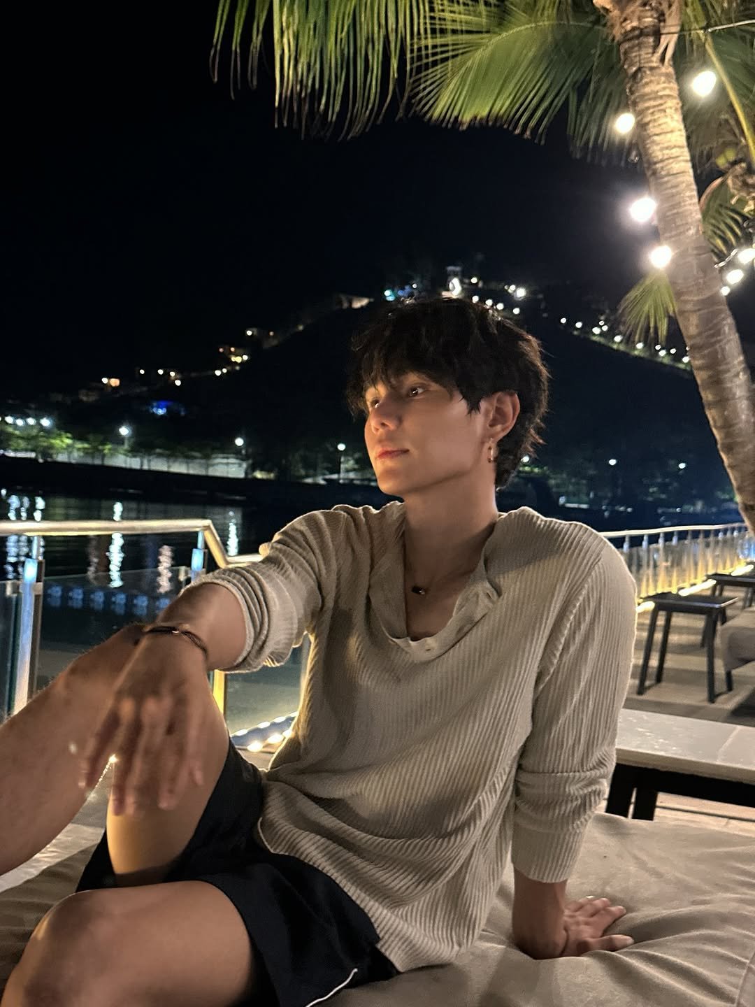 Photo by 𝗝 𝗘 𝗙 𝗙   𝗦 𝗔 𝗧 𝗨 𝗥 (罗杰夫) on March 30, 2026. May be an image of outdoors, night and text.