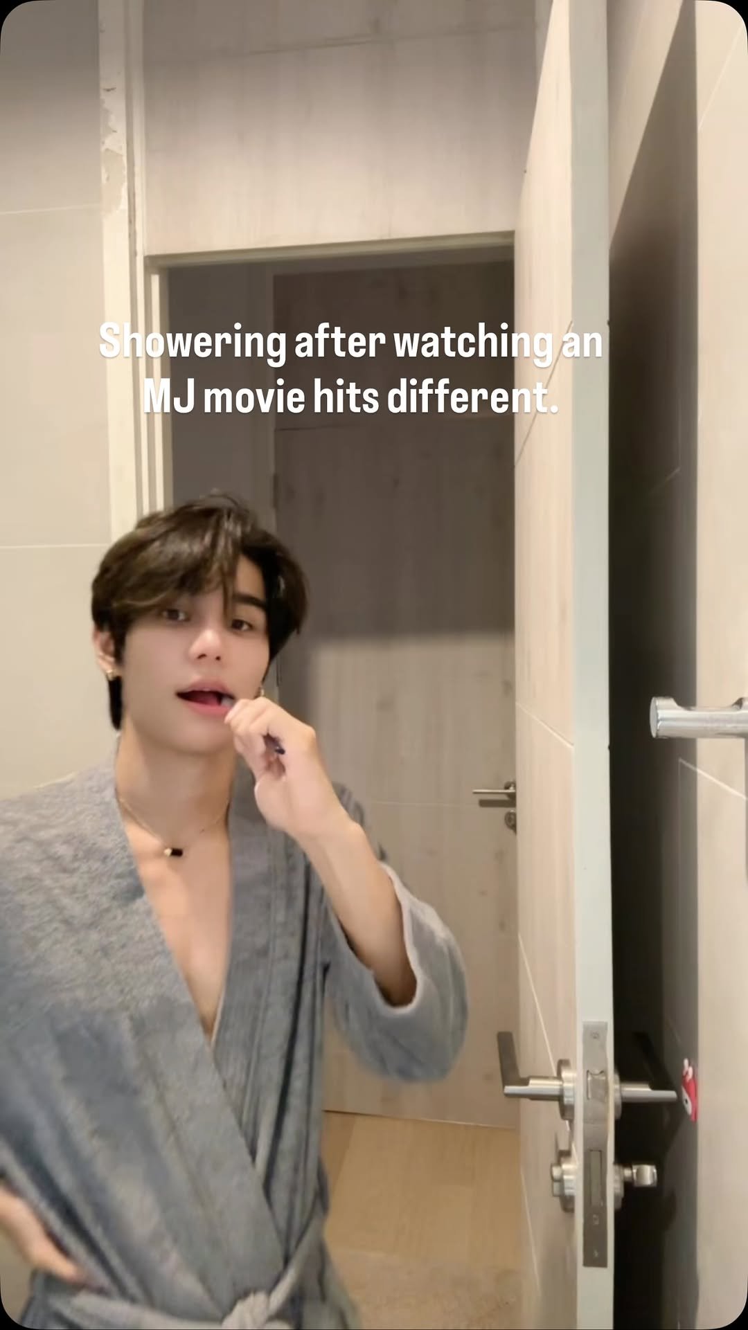jeffsatur 게시물 이미지: Showering after watching an MJ movie hits...