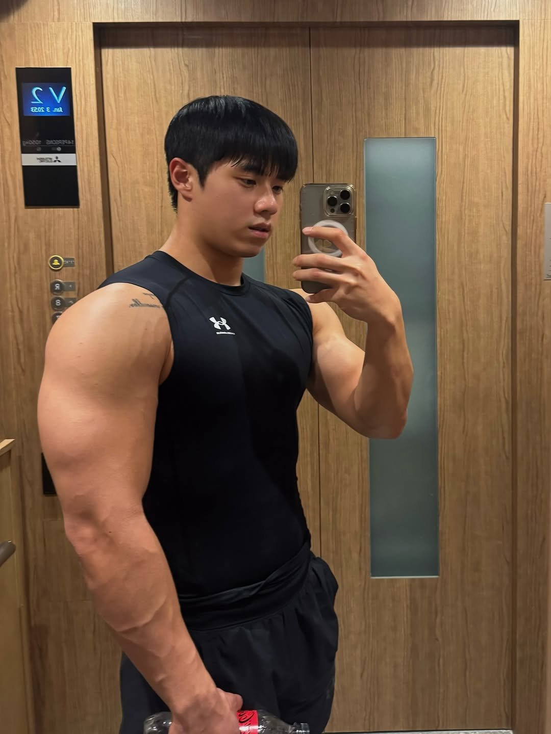 jehun_health 게시물 이미지: 거울이 사기야 👀