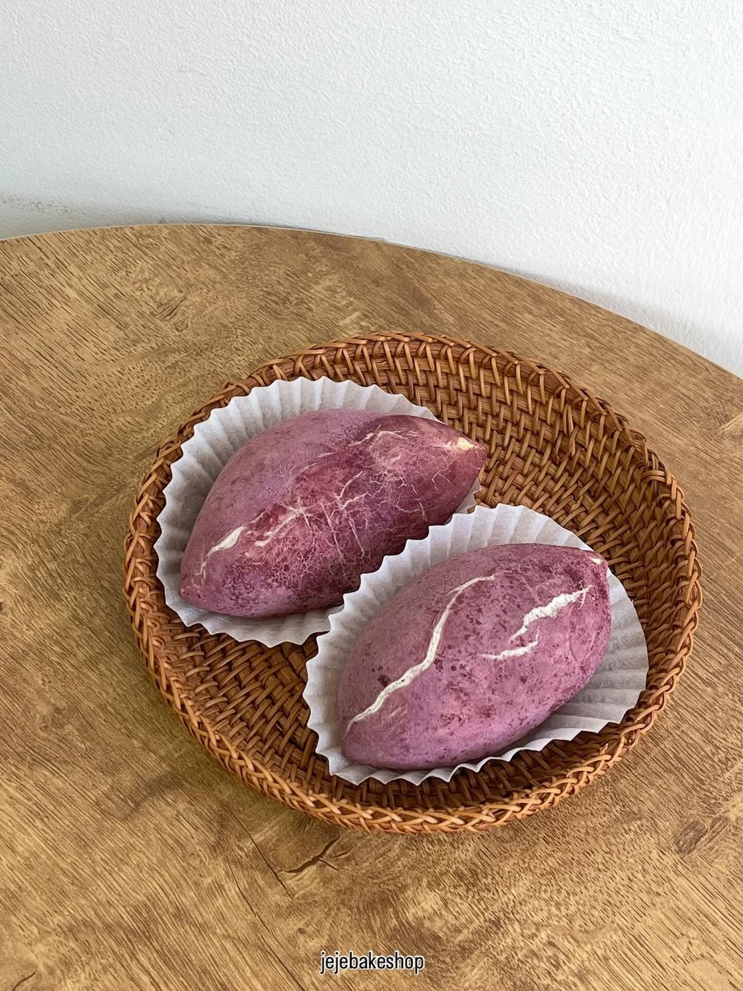 Photo by 수원 행궁동 제제과자점 / 쿠키 / 휘낭시에 / 파운드 / 구움과자 / 수원답례품 / 답례품 on December 24, 2025. May be an image of cake, coconut macaroon and text.