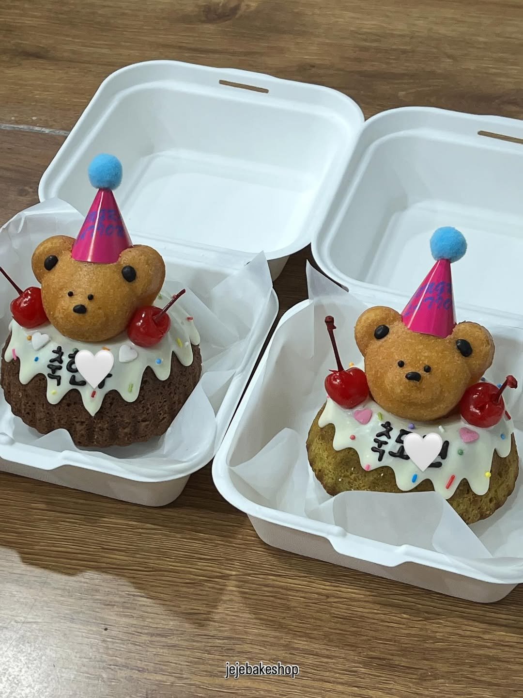 Photo by 수원 행궁동 제제과자점 / 쿠키 / 휘낭시에 / 파운드 / 구움과자 / 수원답례품 / 답례품 in 행궁동. May be an image of cupcake, candle and text.