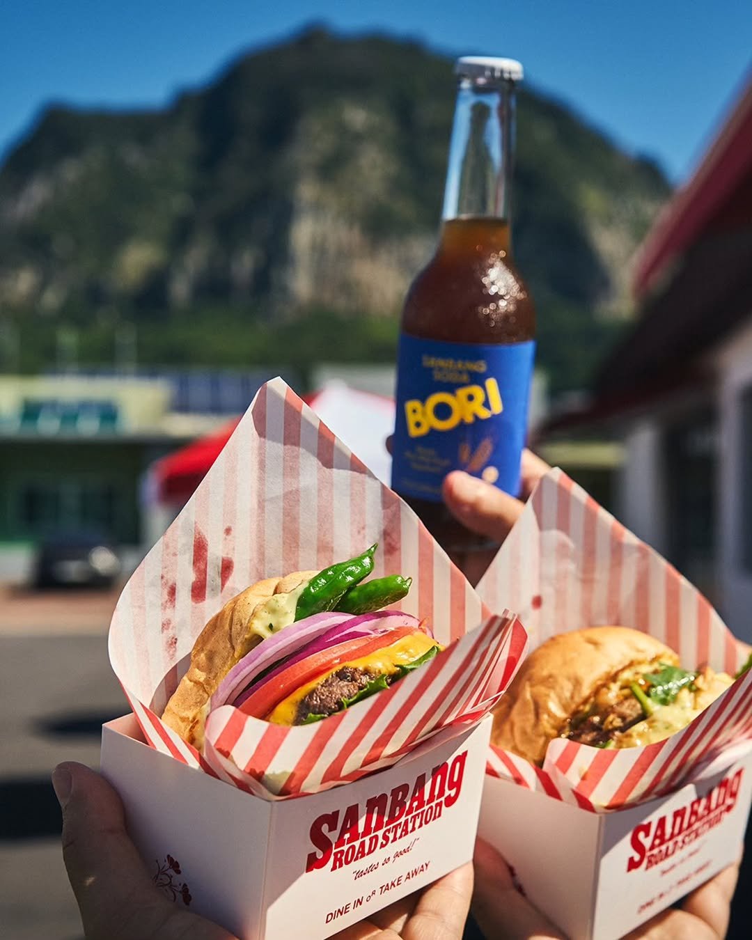 Photo by 제주도여기 | 제주도 대표 인스타그램 on September 05, 2025. May be an image of chicken sandwich, burger, french fries and text.