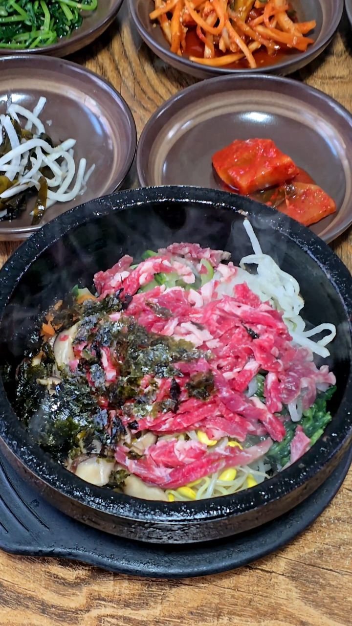 jejudo_here 게시물 이미지: 🤫 숨겨진 제주 노포 맛집
여기는 제주시 중앙로 노부부가 운영하는
작은 식당인데요...