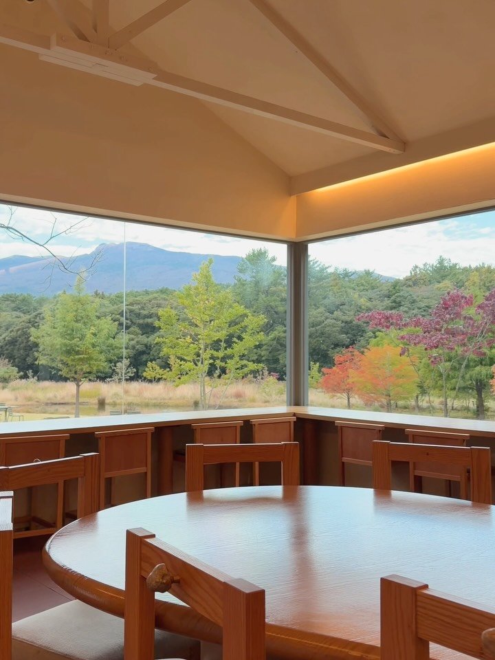 jejumini 게시물 이미지: (실시간) 단풍으로 물들고 있는 한라산

날씨도 따뜻하고 하늘도 예뻐서
야외에서...