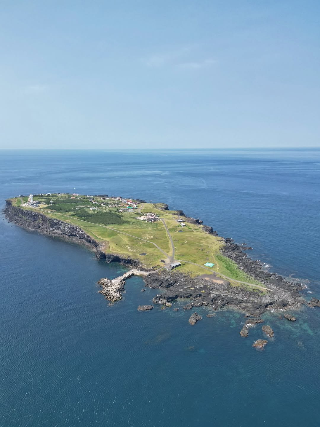 Photo by 제주미니 on November 05, 2025. May be an image of coast and text.