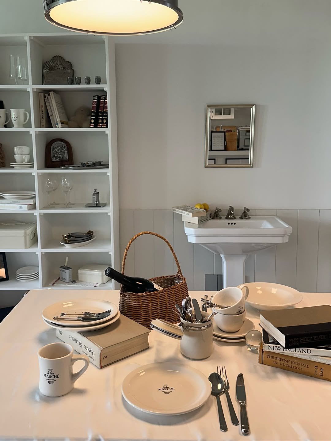 Photo by 지원 on July 31, 2025. May be an image of sink, plate rack and indoors.