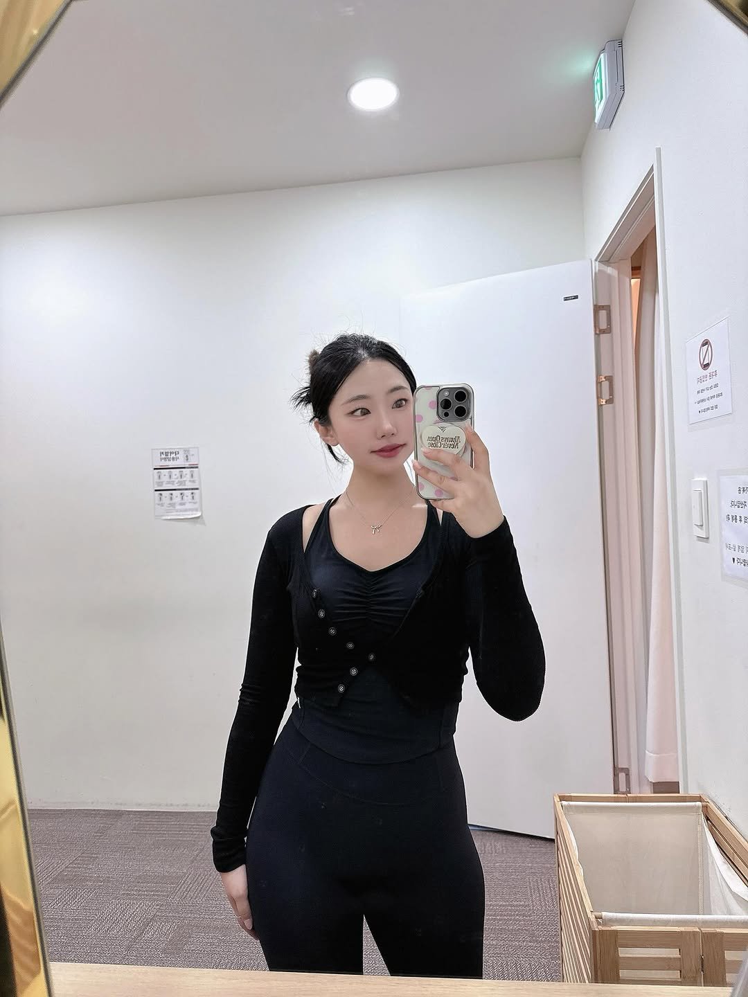 jellybear_jerry 게시물 이미지: 요가 센터는 핸드폰 반입이 안되서 사진찍을 일이 없어요ㅋㅋ
탈의실에서...
