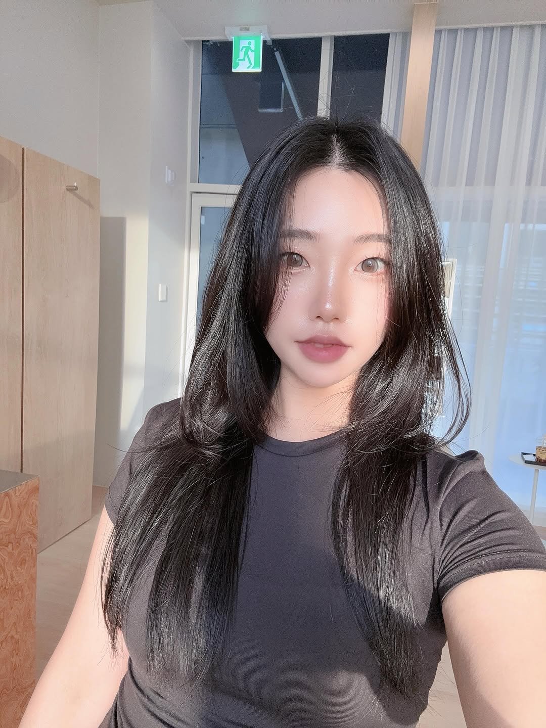 jellybear_jerry 게시물 이미지: 매직하고 @atheim.jye 
남편이랑 장미보고🌹
청운도서관 가서 제철행복 읽고...