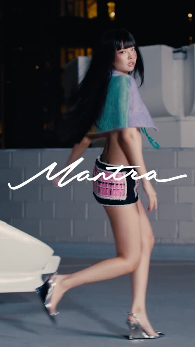 jennie_hq 게시물 이미지: 1 Year of Mantra 🧡