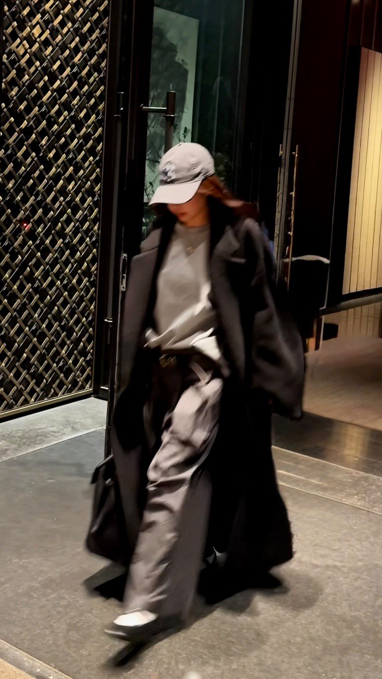 jennieiruby 게시물 이미지: JENNIE x NYC 🖤
-
📹 @evgrafievaelena...