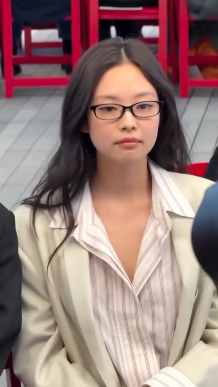 jennieiruby 게시물 이미지: jennie at calvin klein collection  26 🤍✨
—
♡︎...