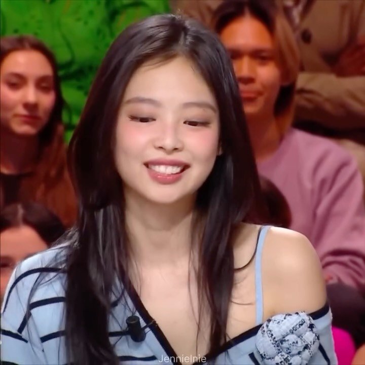 jennielnie 게시물 이미지: Never forgetting jennie on @qofficiel ✨🤍
-
♡...