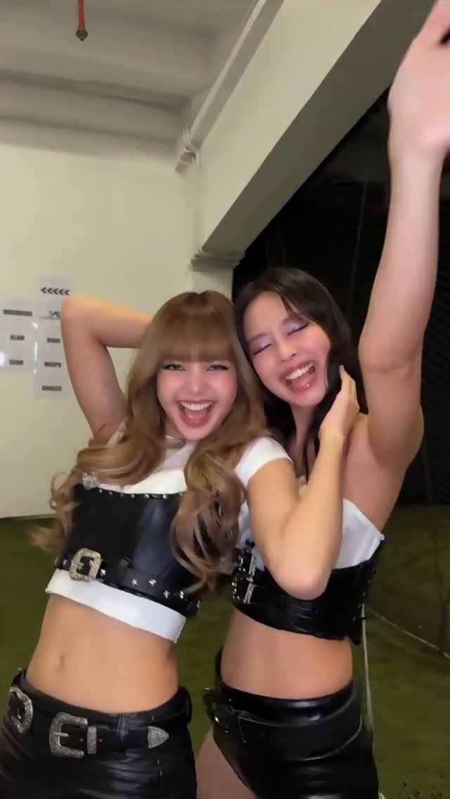 jennielnie 게시물 이미지: Two beez in the trap ✨🤍
-
♡ follow @jennielnie...