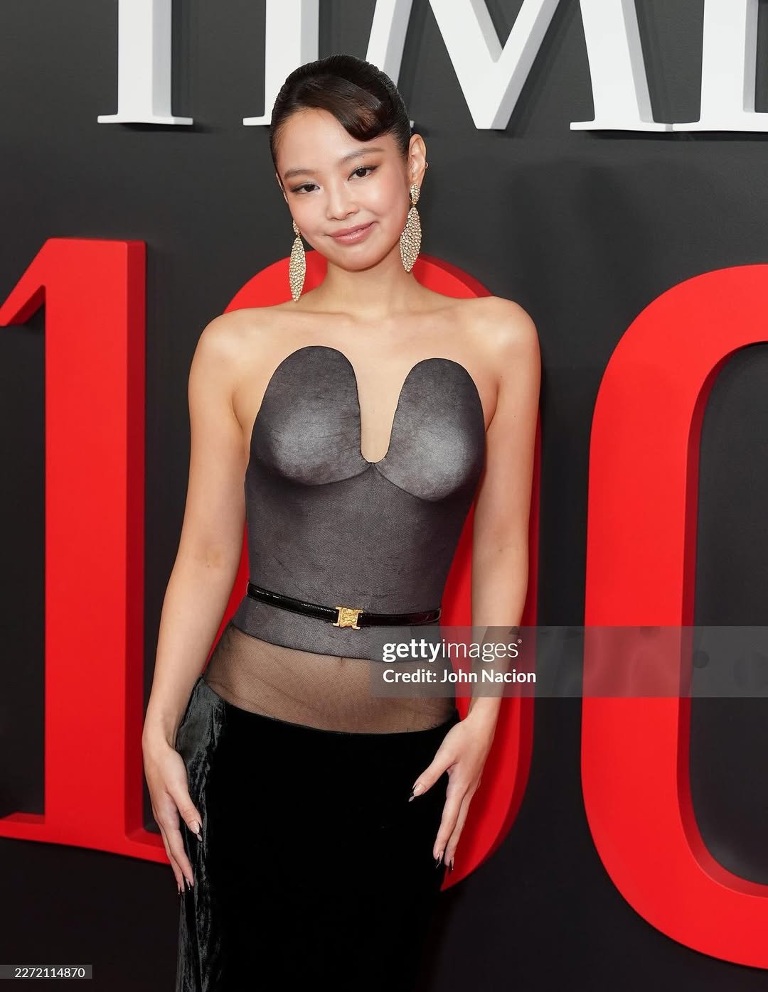 Photo shared by JENNIE BLACKPINK on April 23, 2026 tagging @blackpinkofficial, @jennierubyjane, and @lesyeuxdenini. May be an image of dress, carpet and text that says 'LavIn 實 gettyimages im Credit: Credit:JohnNacion John Nacion 2272114870 14870 22721'.