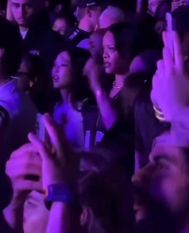 jennierubyjannie 게시물 이미지: 260608  Jennie and Rihanna watching A$AP Rocky...