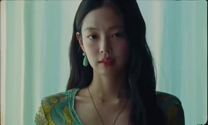 jennierubyjannie 게시물 이미지: LESS THAN A LOVER MV TEASER 💗

#JENNIE...