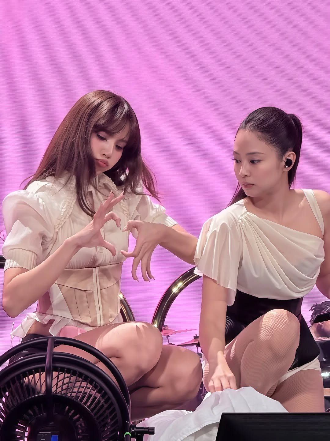 Photo shared by DIANA MORALES on February 11, 2026 tagging @jennierubyjane, @lalalalisa_m, and @jenniesrubye.mn. May be an image of top and text.