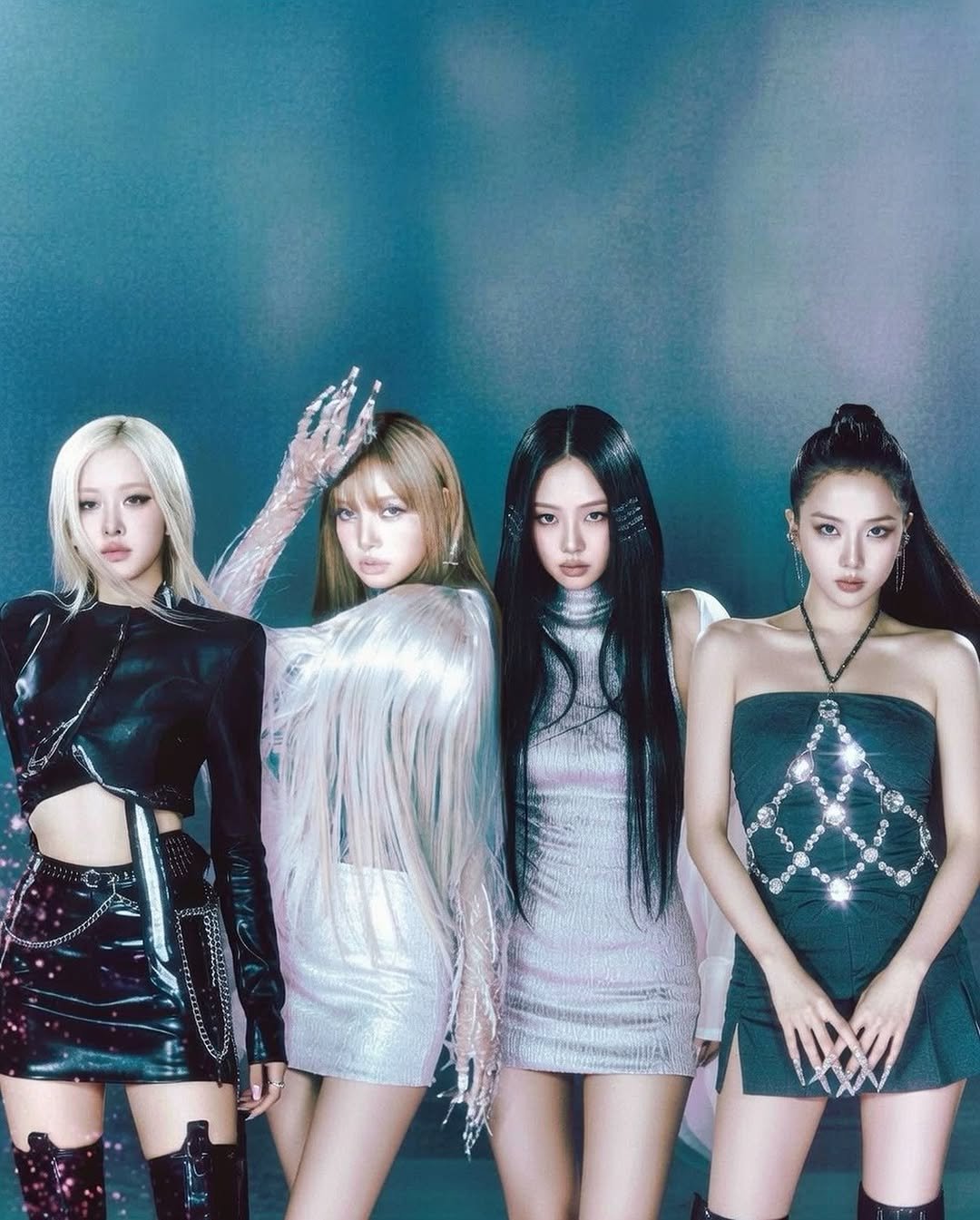 Photo by ˢᵒⁿᵃˡⁱ ᵈᵃˢ in 𝗕𝗟𝗔𝗖𝗞𝗣𝗜𝗡𝗞 with @roseblackpinks, @jennierubyjane, @roses_are_rosie, @sooyaaa__, @lalalalisa_m, @lalalalisaaa.mn, and @jenniesrubye.mn. May be an image of text.