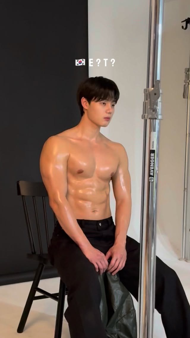jeong_dohoon 게시물 이미지: 쉬운 듯, 어려운 힘 빼고 자연스럽게😅

#모델 #바디프로필 #fyp