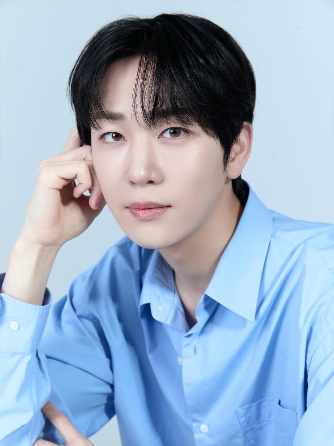 Photo shared by 이정한 on March 26, 2026 tagging @mateenm.official. May be an image of one or more people, hair and text.