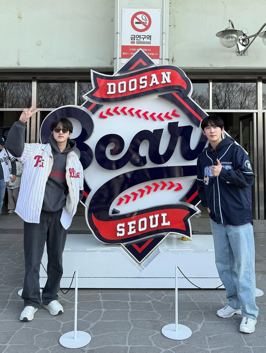 Photo shared by 이정한 on March 22, 2026 tagging @doosanbears.1982, and @__bongjaehyun__. May be an image of baseball, bear and text.