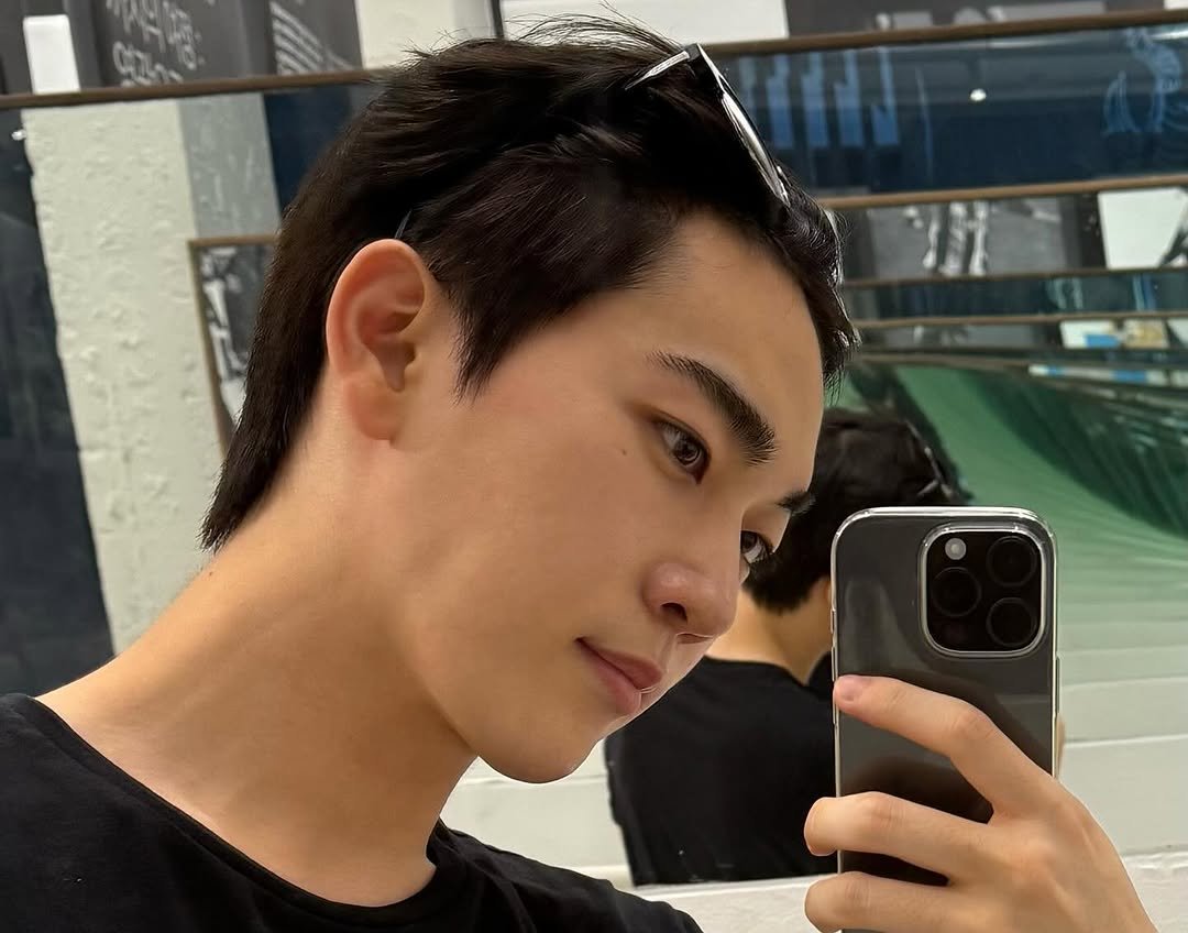 jeonghanlee 게시물 이미지: my summer so far 🥵