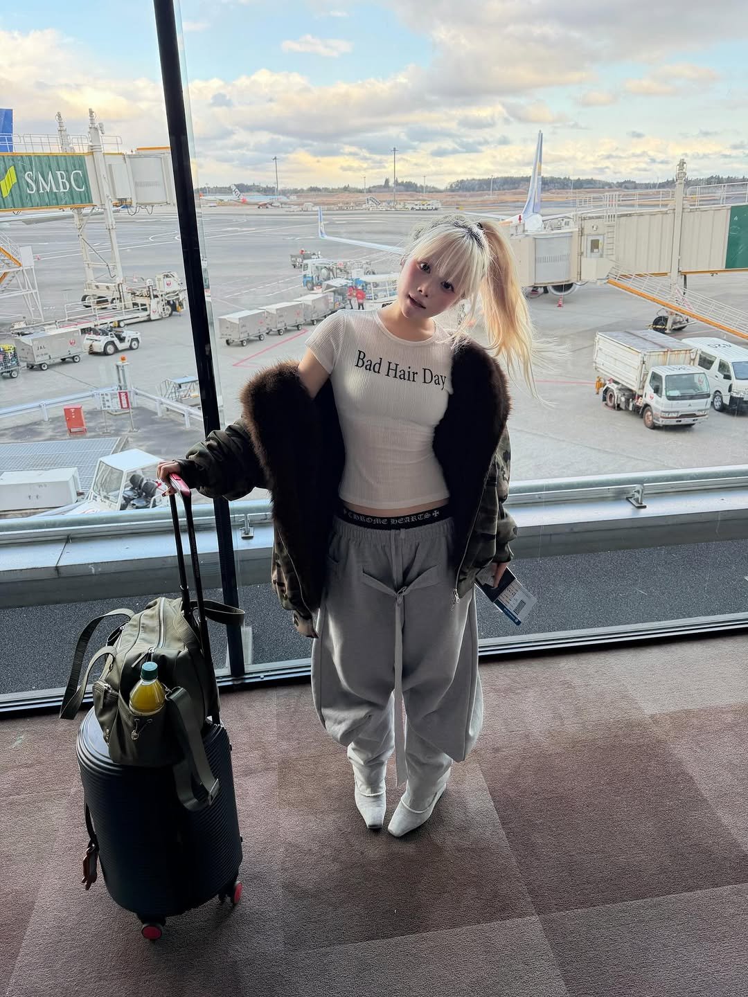 Photo shared by 유정 YUJEONG on January 03, 2026 tagging @chromeheartsofficial, @sculptor_worldwide, @mimthewardrobe, @american_tourister_kr, @2000.archives, @mjd_official, and @youthisyours_official. May be an image of suitcase, luggage and text.